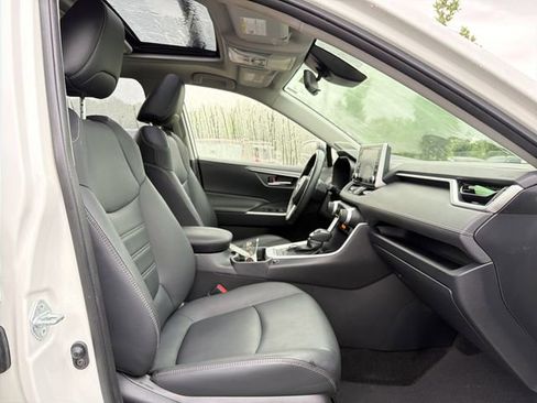 Used 2021 Toyota RAV4 XLE Premium AWD/4WD image 18