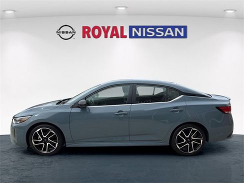 Used 2024 Nissan Sentra SR w/ SR Premium Package image 4