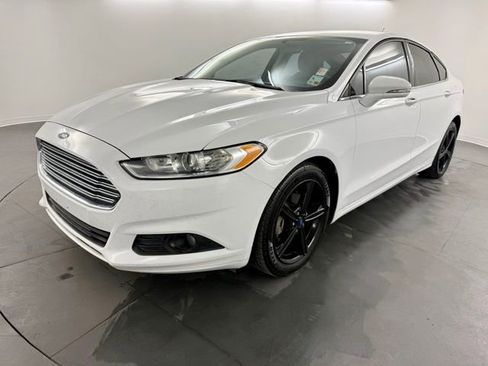 Used 2016 Ford Fusion SE image 4