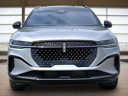 Used 2024 Lincoln Nautilus Reserve w/ Equipment Group 202A AWD/4WD image 3