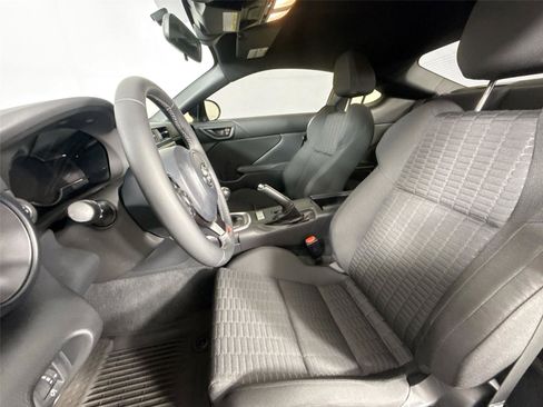 Certified 2025 Toyota GR86 image 15