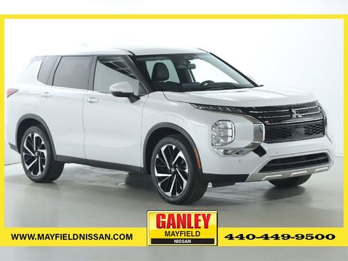 Used 2024 Mitsubishi Outlander SE image 1