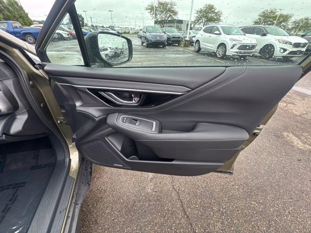 Used 2025 Subaru Outback Touring AWD/4WD image 18