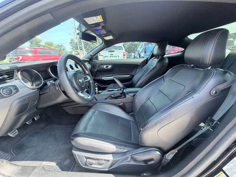 Used 2018 Ford Mustang GT Premium RWD image 19