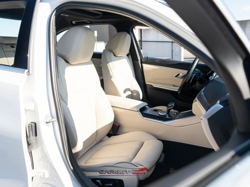 Used 2019 BMW 330i xDrive xDrive w/ Convenience Package image 17