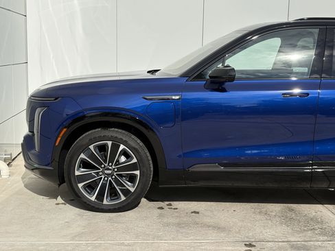 Used 2026 Cadillac Vistiq Sport image 5