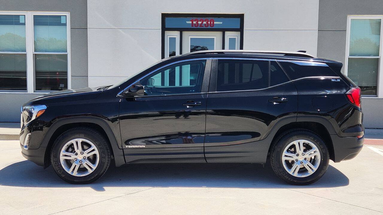 Used 2021 GMC Terrain SLE w/ Driver Convenience Package AWD/4WD image 3