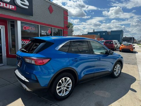 Used 2020 Ford Escape SE FWD image 3