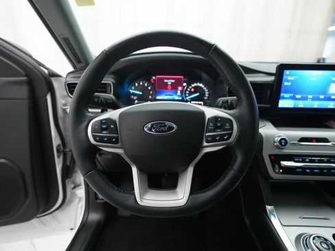 Used 2021 Ford Explorer XLT w/ XLT Sport Appearance Package image 4