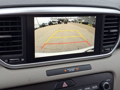 Used 2022 Kia Sportage LX image 12