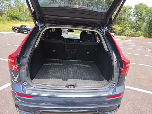 Used 2025 Volvo XC60 B5 Plus w/ Protection Package Premier AWD/4WD image 8
