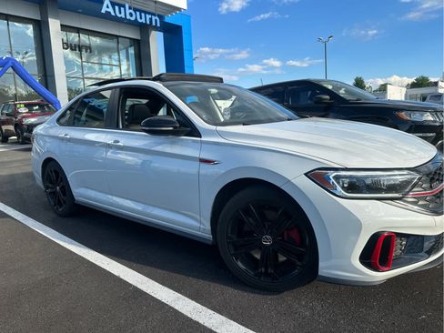 Used 2022 Volkswagen Jetta GLI Autobahn FWD image 3