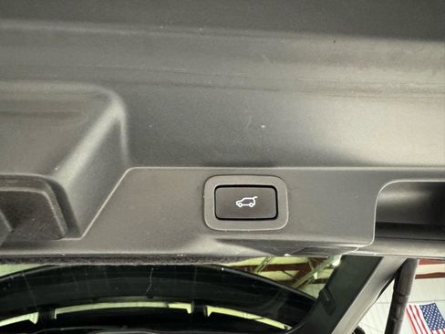 Used 2019 Land Rover Range Rover Sport HSE AWD/4WD image 15