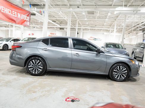 Used 2024 Nissan Altima 2.5 SV image 8