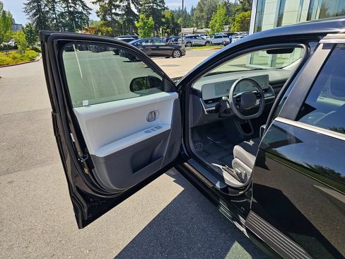 Used 2022 Hyundai Ioniq 5 SE w/ Cargo Package AWD/4WD image 18