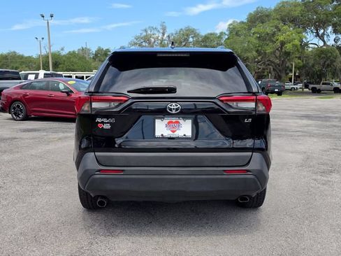 Used 2021 Toyota RAV4 LE FWD image 4