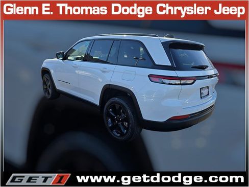 Used 2023 Jeep Grand Cherokee Limited w/ Black Appearance Package image 9