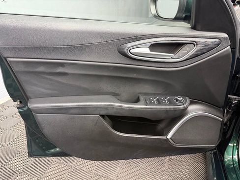 Used 2020 Alfa Romeo Giulia RWD image 36