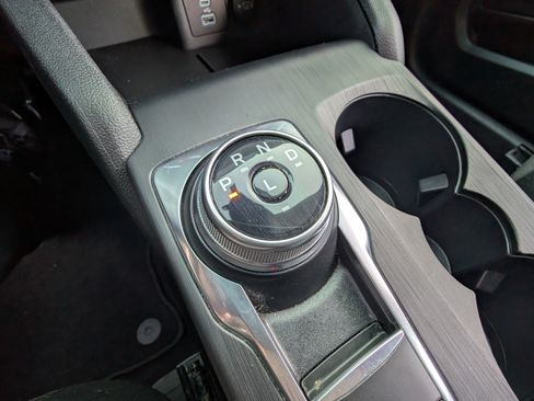 Used 2022 Ford Escape SE w/ SE Sport Appearance Package image 30