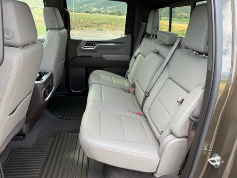 Used 2023 Chevrolet Silverado 1500 LTZ w/ LTZ Premium Package AWD/4WD image 33