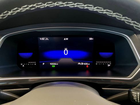 Used 2023 Volkswagen Tiguan SE R-Line image 31