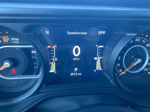 Used 2025 Jeep Gladiator Mojave w/ Convenience Group image 15