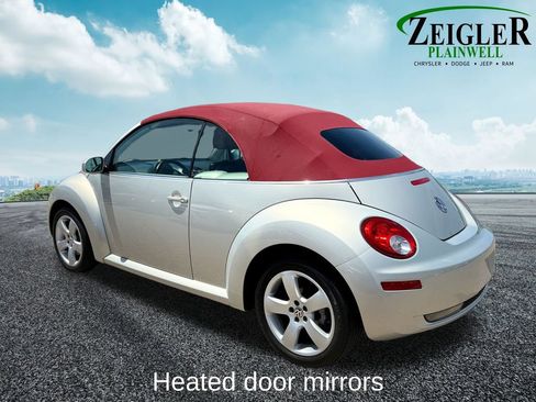 Used 2009 Volkswagen Beetle Blush FWD image 3