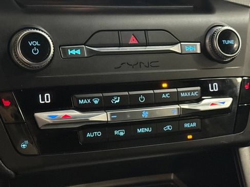 Used 2020 Ford Explorer XLT w/ Equipment Group 202A AWD/4WD image 18