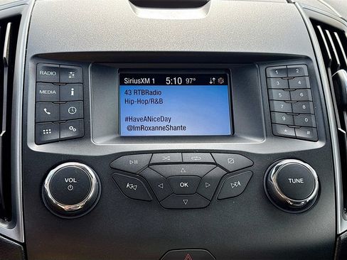 Used 2019 Ford Edge SE FWD image 14