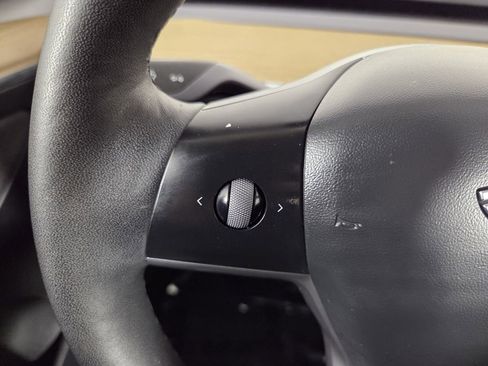 Used 2021 Tesla Model 3 Standard Range Plus image 31