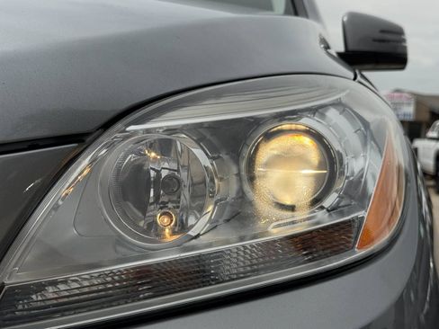 Used 2012 Mercedes-Benz ML 350 4MATIC w/ Premium 1 Pkg image 11