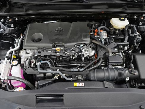 Used 2025 Toyota Camry LE w/ Convenience Package FWD image 29