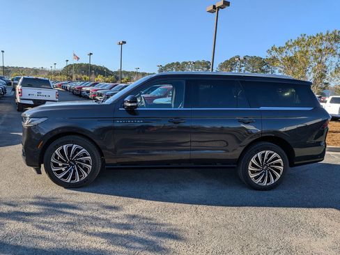 Certified 2025 Lincoln Navigator Black Label image 8