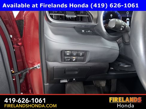 Used 2023 Toyota Highlander Limited image 16