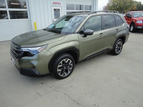 Used 2025 Subaru Forester Premium w/ Convenience Package #1 image 25