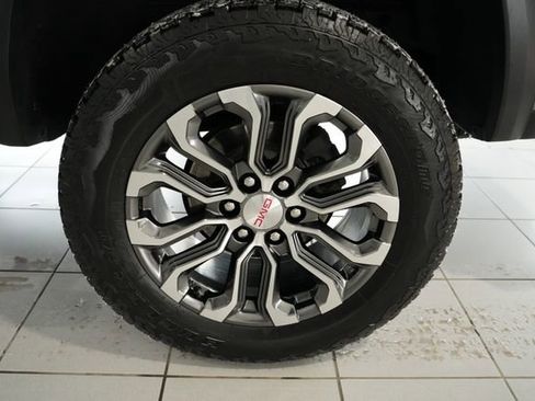 Used 2023 GMC Canyon Denali image 11