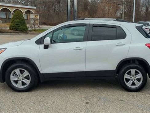 Certified 2022 Chevrolet Trax LT w/ LT Convenience Package image 5