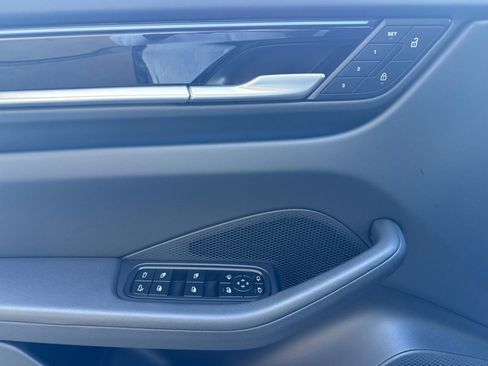 Certified 2025 Porsche Macan Electric image 12