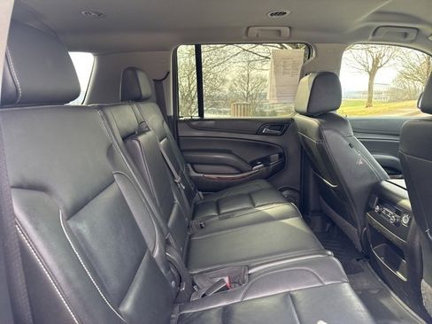 Used 2019 Chevrolet Suburban LT image 12