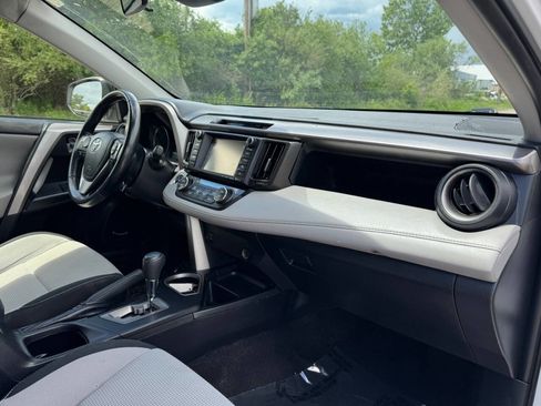 Used 2018 Toyota RAV4 XLE AWD/4WD image 16