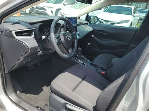 Used 2025 Toyota Corolla LE image 12