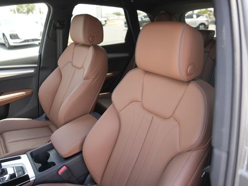 Certified 2025 Audi Q5 2.0T Premium Plus w/ Premium Plus Package image 10