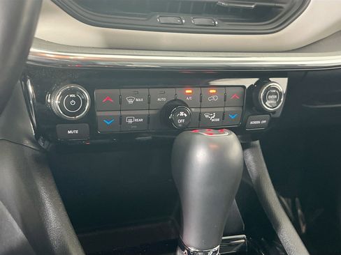 Used 2022 Jeep Compass Limited image 15