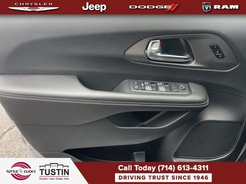 New 2026 Chrysler Pacifica Select FWD image 20