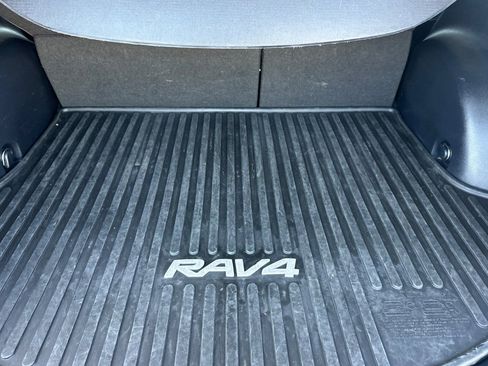 Used 2013 Toyota RAV4 XLE AWD/4WD image 17