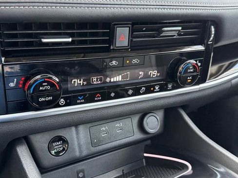 Used 2025 Nissan Rogue SL w/ Tech Package image 34