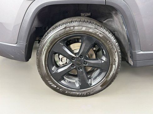 Used 2024 Jeep Grand Cherokee Altitude AWD/4WD image 34