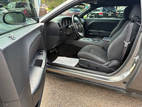 Used 2011 Dodge Challenger RWD image 9