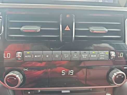 Used 2022 Lexus GX 460 Premium w/ Accessory Package AWD/4WD image 22