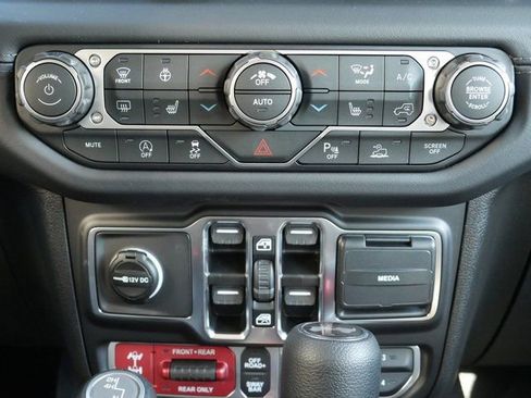 New 2026 Jeep Wrangler Unlimited Rubicon w/ Xtreme 35 Tire Package image 19